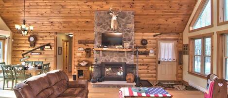 Televisión y chimenea