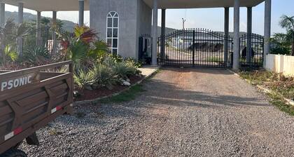 Danfa - 1 Bed - 1 Bath - Pet Friendly - Parking