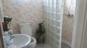 ハ�ウス | バスルーム | シャワー、タオル