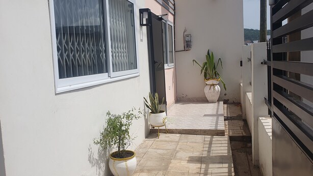 House | Exterior detail - Danfa - 1 Bed - 1 Bath - Pet Friendly - Parking (Kweiman)