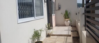 Danfa - 1 Bed - 1 Bath - Pet Friendly - Parking