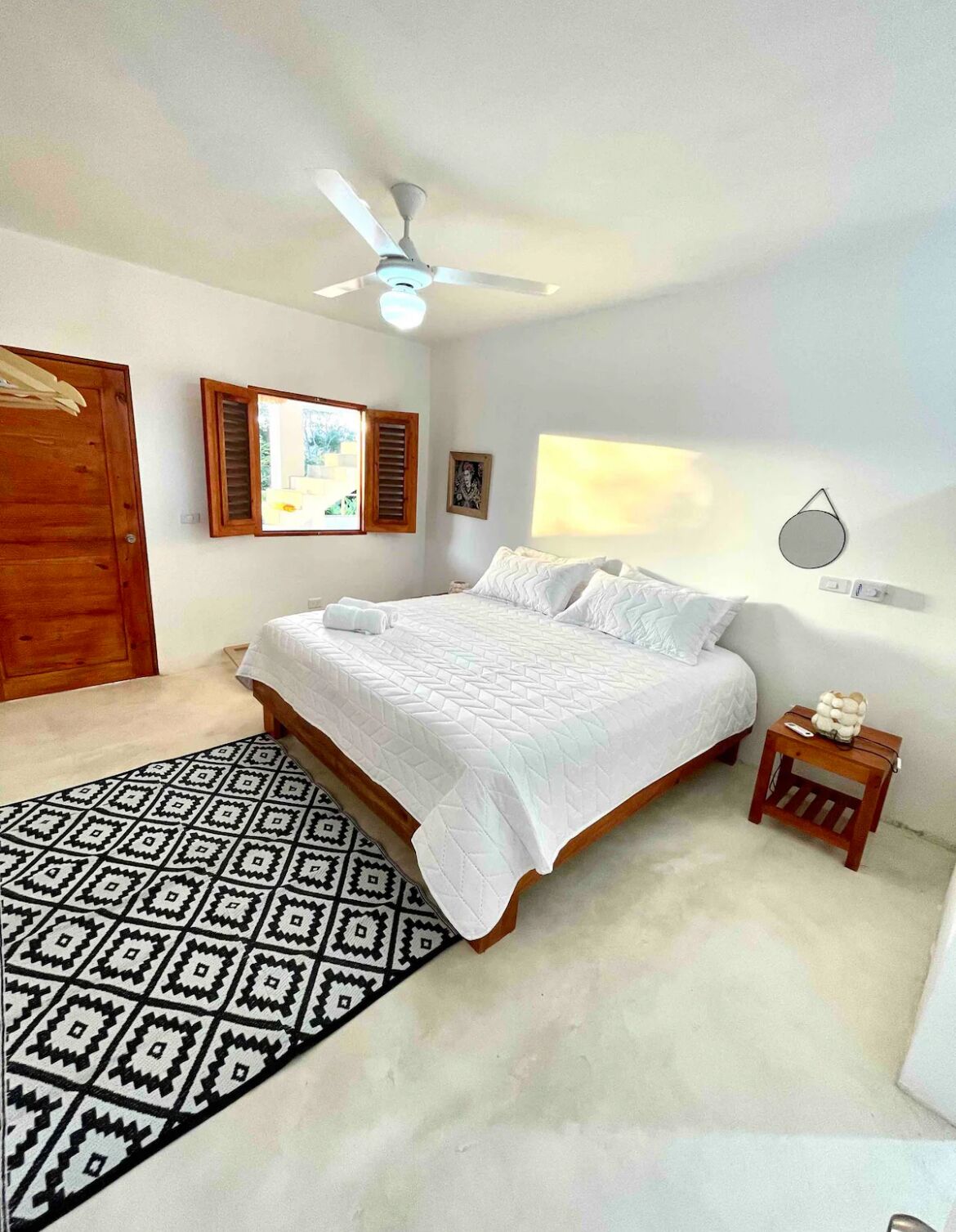 Bộ đồ giường cao cấp, chăn bông, nệm Tempur-Pedic 