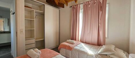 2 makuuhuonetta, vauvan matkasänky, Wi-Fi, vuodevaatteet