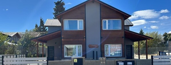 Exterior - COMPLEJO RAICES PATAGONICAS DUPLEX CALLE LOS PRUNUS (Dina Huapi)