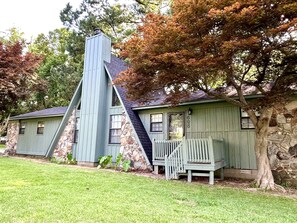 Exterior - Doc's Cottage - A-Frame in Piggott, AR (Piggott)