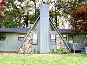 Exterior - Doc's Cottage - A-Frame in Piggott, AR (Piggott)