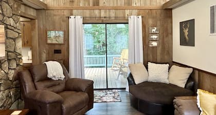 Doc's Cottage - A-Frame in Piggott, AR