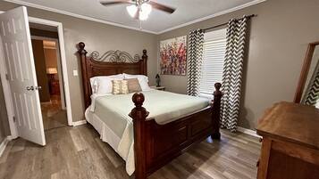 3 bedrooms, desk, iron/ironing board, free WiFi