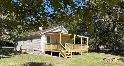 Wildflower Cottage : Country Home Near Town