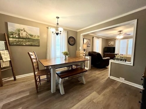 Wildflower Cottage : Country Home Near Town