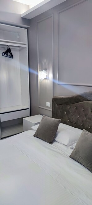 2 bedrooms, Egyptian cotton sheets, premium bedding, down duvets - Miracol (Rome)