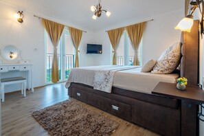 1 bedroom, iron/ironing board, travel cot, free WiFi - Villa Apollon with pool (Makarska)