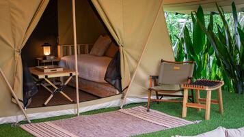 Glamping Suite | Living room | 32-inch Smart TV with digital channels