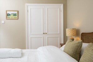 House | 2 bedrooms, desk, iron/ironing board, Internet