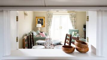 House | 2 bedrooms, desk, iron/ironing board, Internet