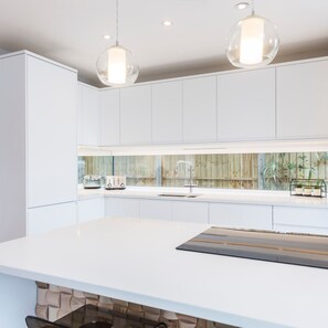 Casa | 4 habitaciones, escritorio, tabla de planchar con plancha y internet 