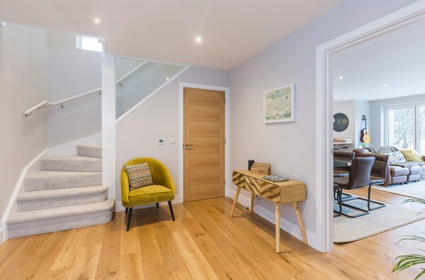 Stylish New Home With Parking - King Beds Garden - Chichester