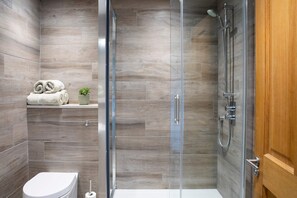 House | 5 bedrooms, Internet