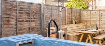 Spacious House for 10 With Hot Tub Nr Beach