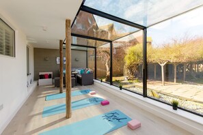 House | 4 bedrooms, desk, iron/ironing board, Internet - Luxury Seafront Family Home - Indoor Pool (Chichester)