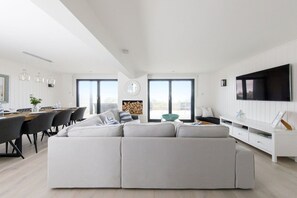 House - Luxury Seafront Family Home - Indoor Pool (Chichester)