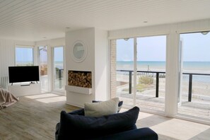 House | 4 bedrooms, desk, iron/ironing board, Internet - Luxury Seafront Family Home - Indoor Pool (Chichester)