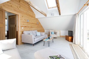House | 6 bedrooms, desk, iron/ironing board, Internet - Bright Dreamy On the Beach Garden Balcony (Chichester)