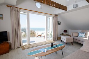 6 habitaciones, escritorio y tabla de planchar con plancha 