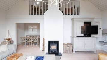 House | 3 bedrooms, desk, iron/ironing board, Internet