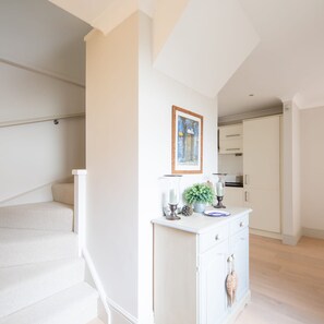 3 bedrooms, desk, iron/ironing board, Internet - Superior House for 6 Near Beach w Parking Garden (Chichester)