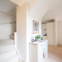 Casa | 3 dormitorios, escritorio, tabla de planchar con plancha y Internet