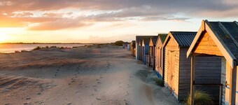 Stylish Cosy Annexe in Pretty Sailing Village