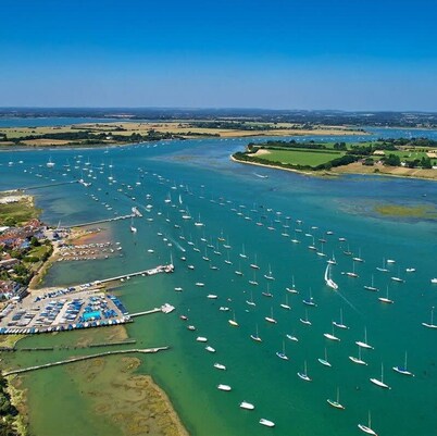 Stylish Cosy Annexe in Pretty Sailing Village