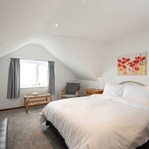 6 bedrooms, iron/ironing board, Internet - Stunning Beachfront Apt w Balcony Sea Views (Bognor Regis)