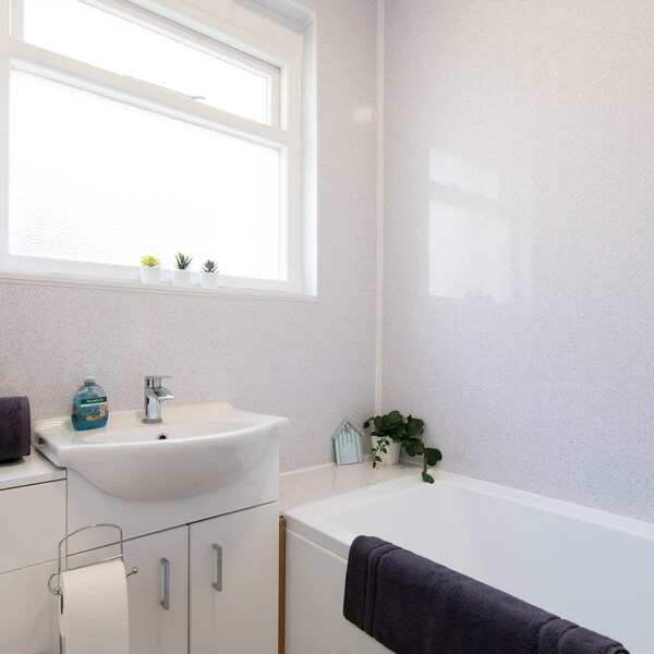 Stunning Beachfront Apt W Balcony Sea Views - Bognor Regis