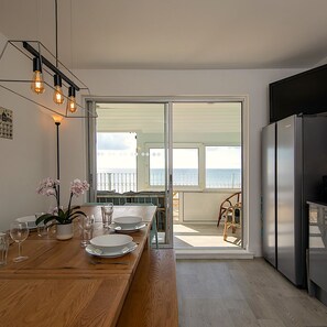 Apartment | 6 bedrooms, iron/ironing board, Internet - Stunning Beachfront Apt w Balcony Sea Views (Bognor Regis)