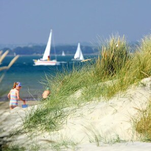 A beach with sand dunes and a clear view of sailboats on the water. - Unique Comfy Remodelled Railway Carriage (Chichester)