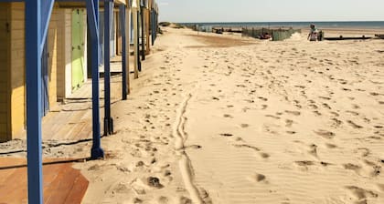 Luxury Penthouse Super King Bed 5 min to Beach