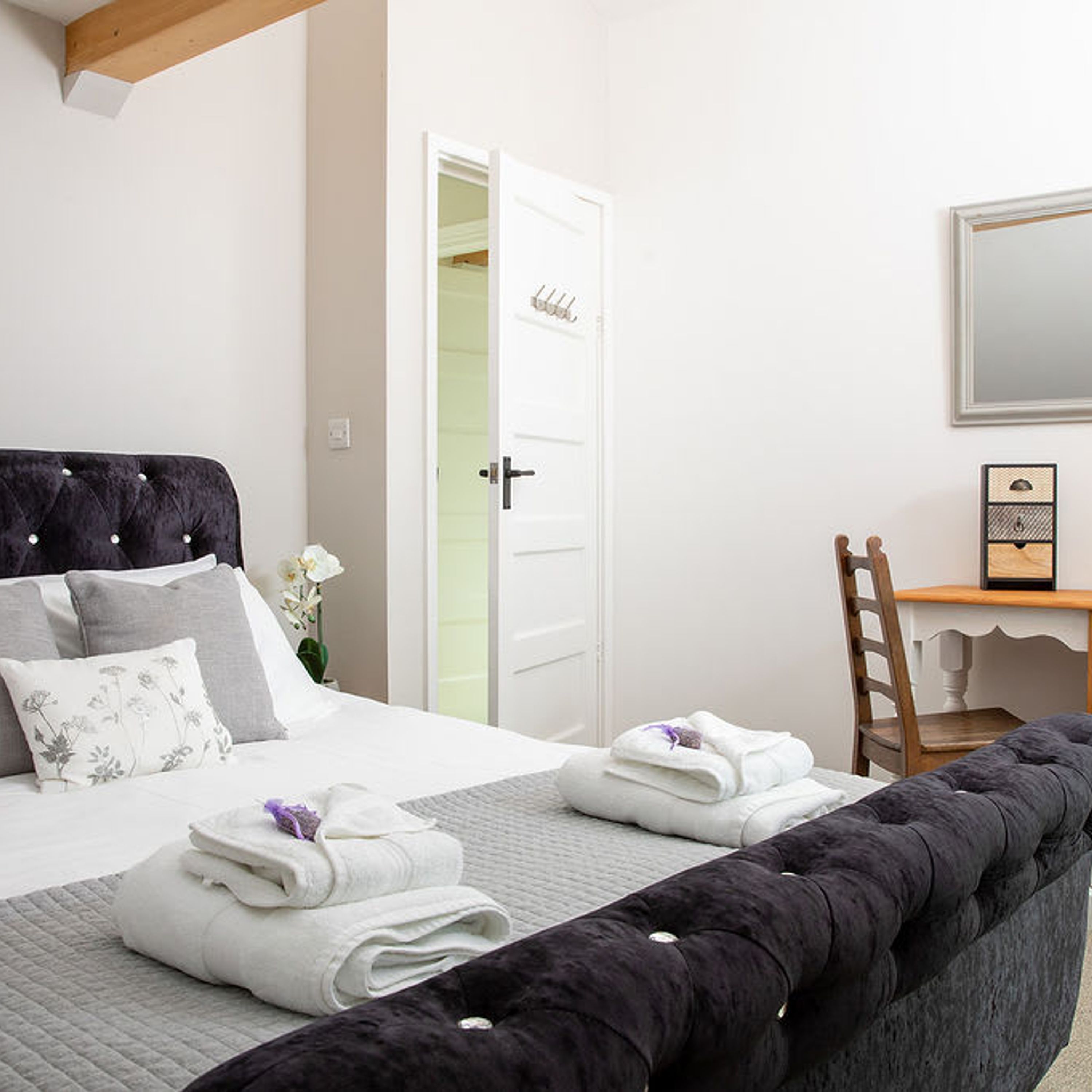 House | 4 bedrooms, desk, iron/ironing board, high-speed internet