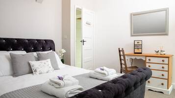 House | 4 bilik tidur, meja, seterika/papan seterika, Internet