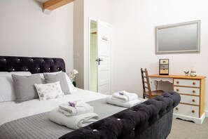 Ferienhaus | 4 Schlafzimmer, Schreibtisch, Bügeleisen/Bügelbrett, Internetzugang