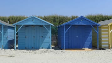 House | 4 bedrooms, desk, iron/ironing board, Internet