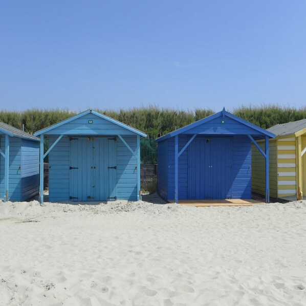 House | 4 bedrooms, desk, iron/ironing board, Internet