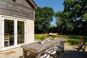 Casa | 4 quartos, escrivaninha, ferros/tábuas de passar roupa