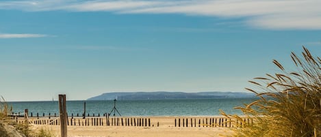 Talo | 4 makuuhuonetta, työpöytä, silitysrauta/-lauta, internet