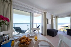 Apartment | 2 bedrooms, Internet - Beachfront Apartment With Panoramic Sea Views (Chichester)