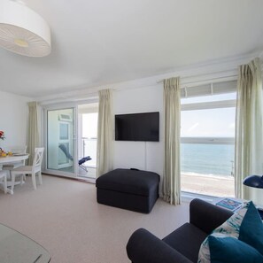 House | 2 bedrooms, Internet - Beachfront Apartment With Panoramic Sea Views (Chichester)