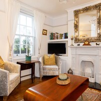 3 habitaciones, tabla de planchar con plancha y acceso a internet 