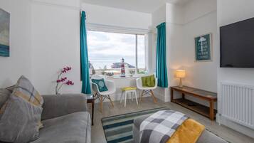 House | 4 bedrooms, iron/ironing board, Internet