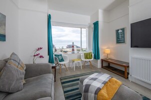 4 habitaciones, tabla de planchar con plancha y acceso a internet 